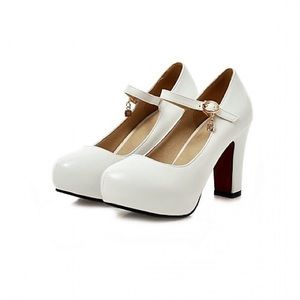 White high heels / pumps